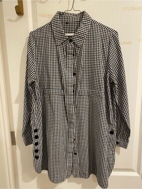 Black and White Gingham women’s Button-Up Shirt